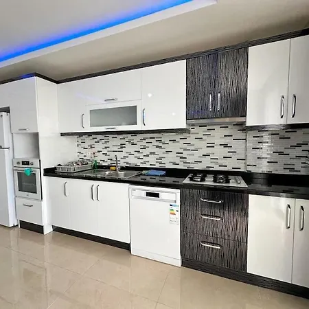 Yeni Esyali 2+1 Aktiviteli Apartment